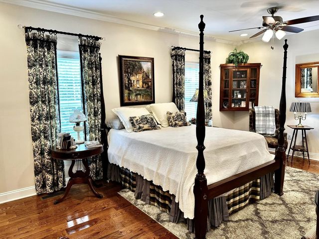 1605 S Cannon Blvd, E # 201, Shelbyville, TN 37160