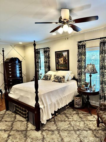1605 S Cannon Blvd, E # 201, Shelbyville, TN 37160