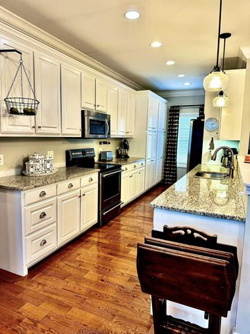 1605 S Cannon Blvd, E # 201, Shelbyville, TN 37160