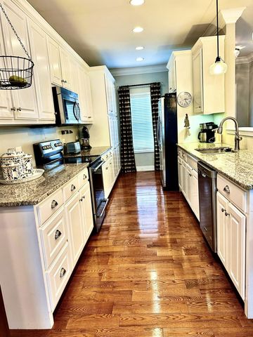 1605 S Cannon Blvd, E # 201, Shelbyville, TN 37160