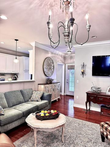 1605 S Cannon Blvd, E # 201, Shelbyville, TN 37160