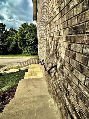 1605 S Cannon Blvd, E # 201, Shelbyville, TN 37160