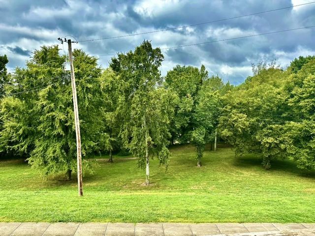 1605 S Cannon Blvd, E # 201, Shelbyville, TN 37160