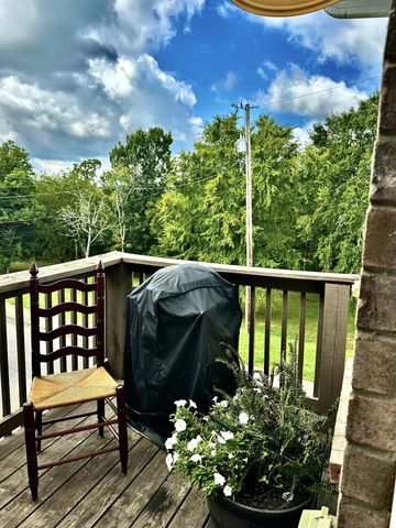 1605 S Cannon Blvd, E # 201, Shelbyville, TN 37160