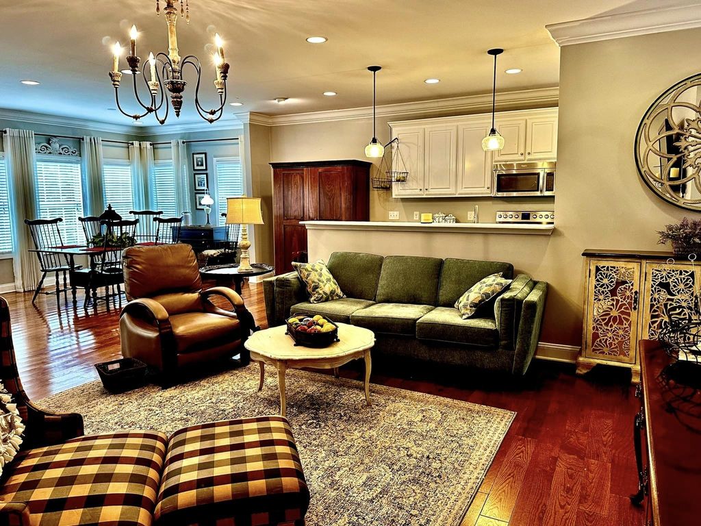 1605 S Cannon Blvd, E # 201, Shelbyville, TN 37160