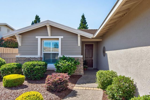 2245 Kingfisher Ln, Lincoln, CA 95648