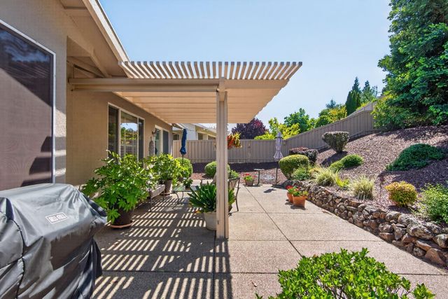 2245 Kingfisher Ln, Lincoln, CA 95648
