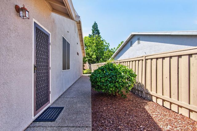 2245 Kingfisher Ln, Lincoln, CA 95648