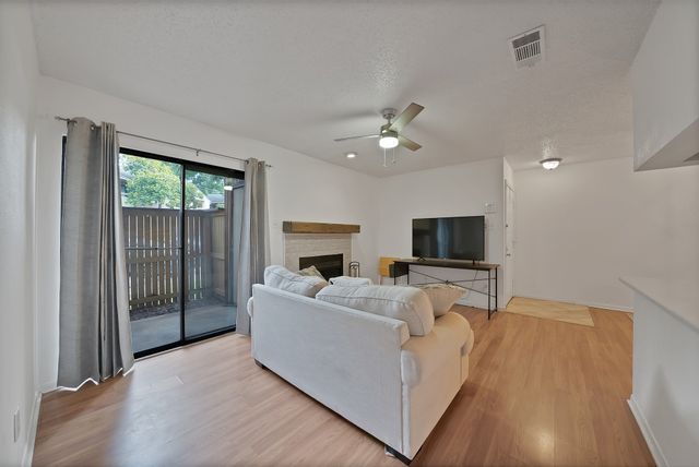 1307 Willoughby Lane 5412, Arlington, TX 76011