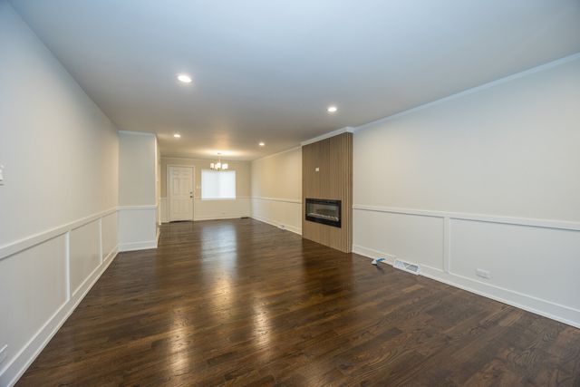 9407 S Indiana Avenue, Chicago, IL 60619