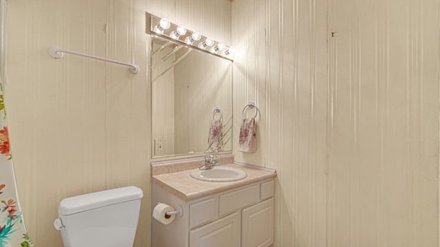 1592 Lilac Court, Hobart, IN 46342