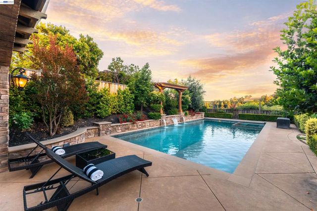 326 Golden Grass Dr, Alamo, CA 94507