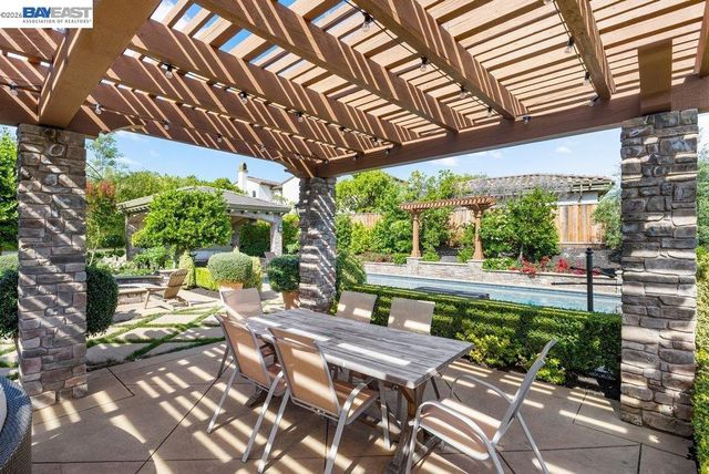 326 Golden Grass Dr, Alamo, CA 94507