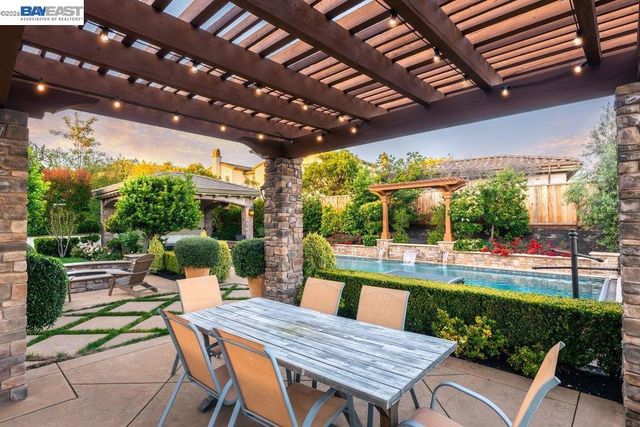 326 Golden Grass Dr, Alamo, CA 94507