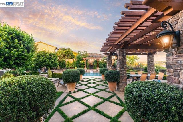 326 Golden Grass Dr, Alamo, CA 94507