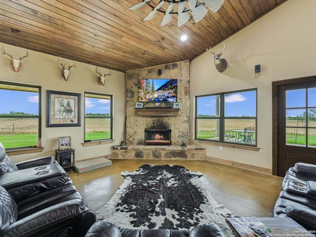 14325 fm 619, Coupland, TX 78615