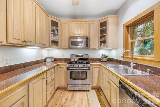 553 River Bend Drive, Mars Hill, NC 28754