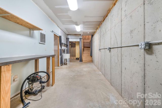 553 River Bend Drive, Mars Hill, NC 28754