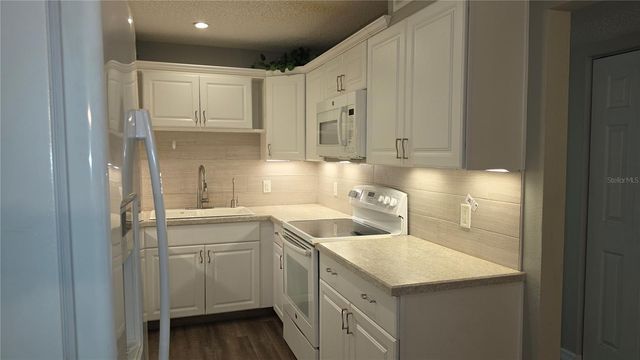 12119 SUNNY GLEN LANE E2, Hudson, FL 34669