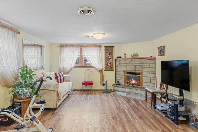 9226 Kilbourn Avenue, Skokie, IL 60076