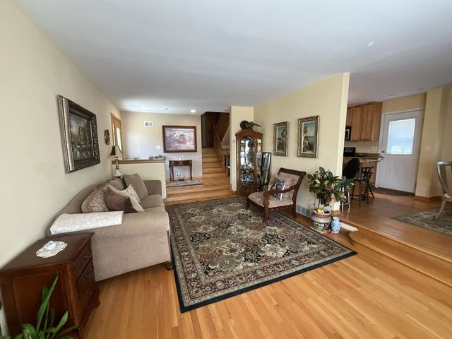 9226 Kilbourn Avenue, Skokie, IL 60076