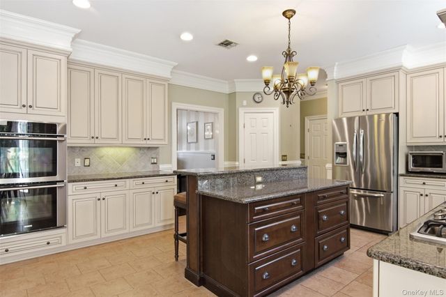 50 Cobbler Lane, Setauket, NY 11733