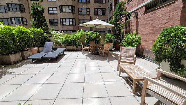 400 E 90th St Apt 4D, New York City, NY 10128