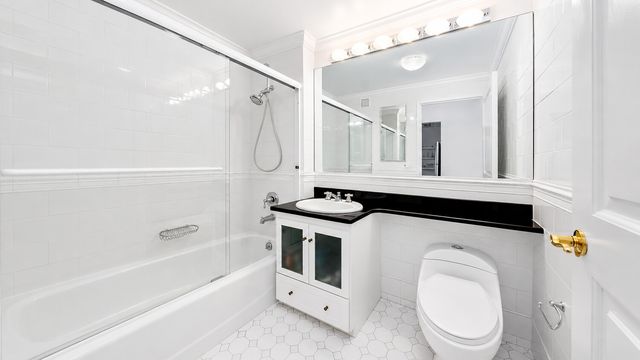 400 E 90th St Apt 4D, New York City, NY 10128
