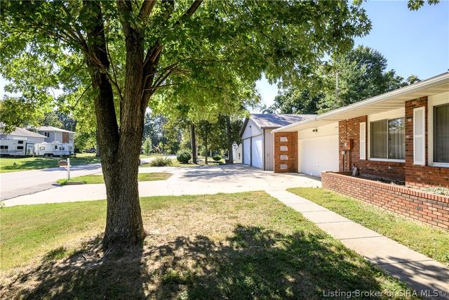 8501 Dillon Road, Charlestown, IN 47111