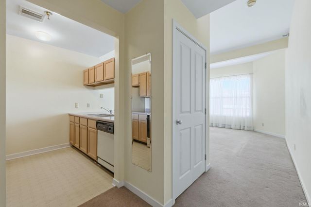 113 W Wayne St Apt 412, Fort Wayne, IN 46802