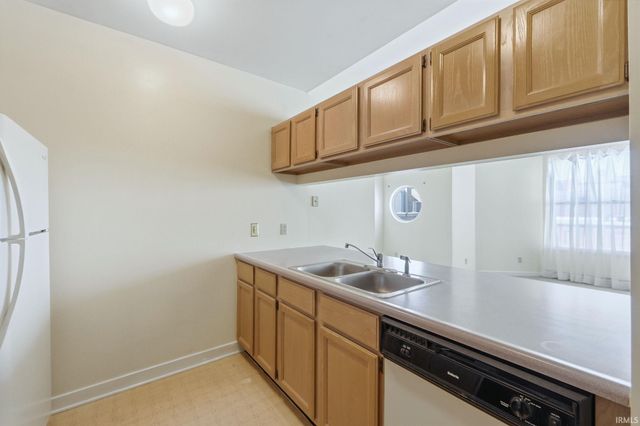 113 W Wayne St Apt 412, Fort Wayne, IN 46802