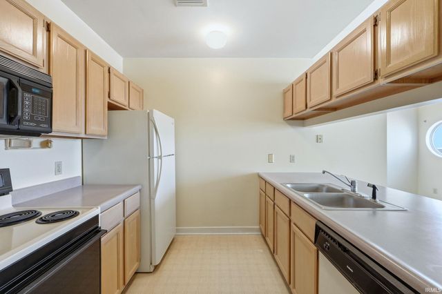 113 W Wayne St Apt 412, Fort Wayne, IN 46802