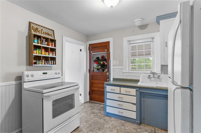 95 George Arden Avenue, Warwick, RI 02886