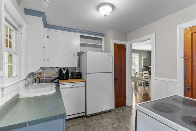95 George Arden Avenue, Warwick, RI 02886