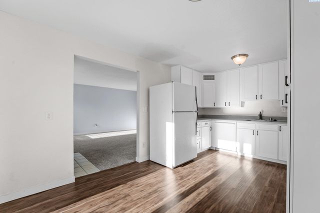303 Gage Blvd Apt 122, Richland, WA 99352