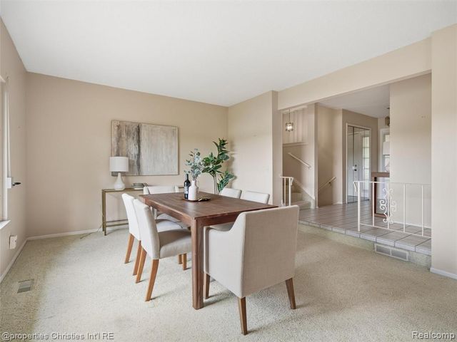 1721 Imperial Drive, Highland, MI 48356