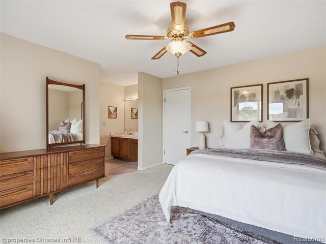 1721 Imperial Drive, Highland, MI 48356