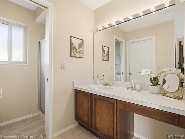 1721 Imperial Drive, Highland, MI 48356