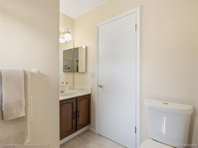 1721 Imperial Drive, Highland, MI 48356