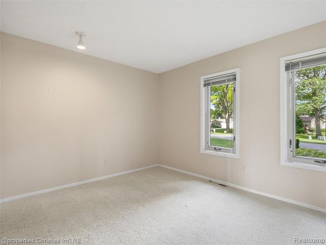 1721 Imperial Drive, Highland, MI 48356