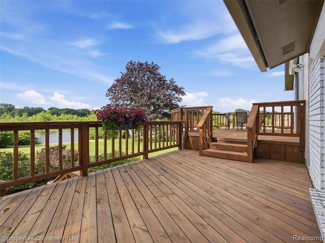 1721 Imperial Drive, Highland, MI 48356