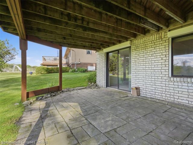 1721 Imperial Drive, Highland, MI 48356