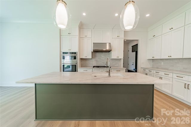 2648 Roslyn Avenue, Charlotte, NC 28208