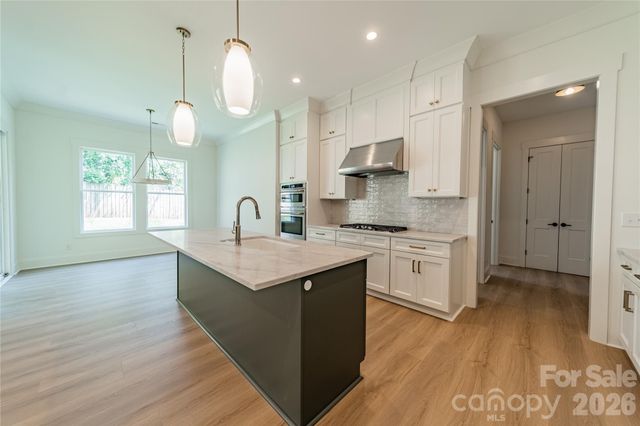2648 Roslyn Avenue, Charlotte, NC 28208