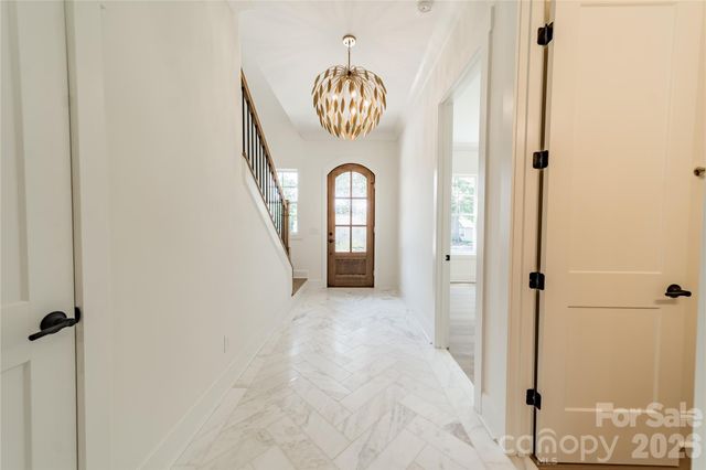 2648 Roslyn Avenue, Charlotte, NC 28208