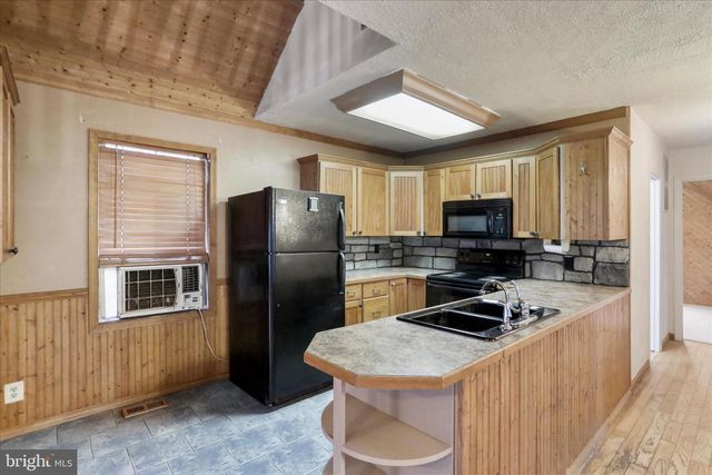 55 MOROSKO LN, Berkeley Springs, WV 25411