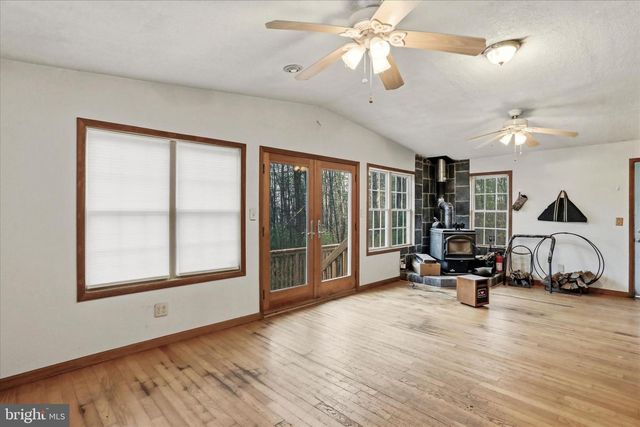 55 MOROSKO LN, Berkeley Springs, WV 25411