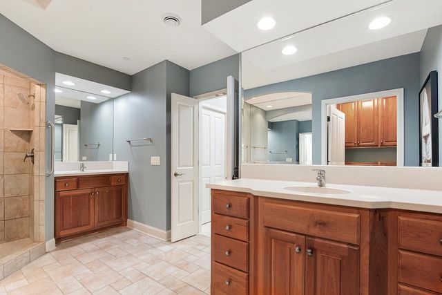 21957 Minnetonka Boulevard 17, Excelsior, MN 55331