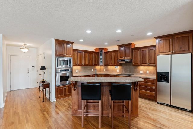 21957 Minnetonka Boulevard 17, Excelsior, MN 55331