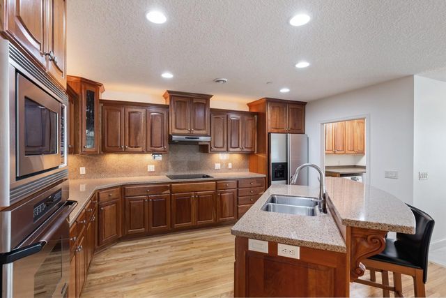 21957 Minnetonka Boulevard 17, Excelsior, MN 55331